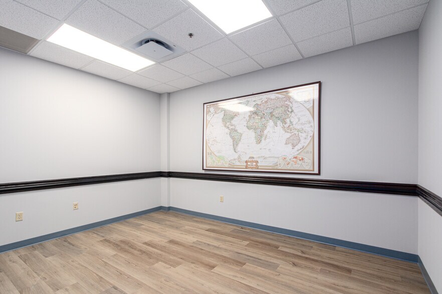 More Photos Of 21351 Gentry Dr, Sterling Office For Sale