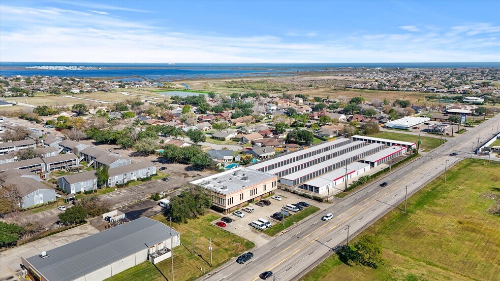 More Photos Of 2000 25th Ave N, Texas City Office For Lease