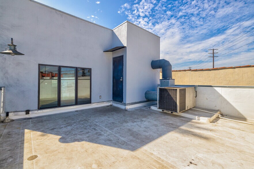More Photos Of 5008 Venice Blvd, Los Angeles Loft Creative Space For Lease