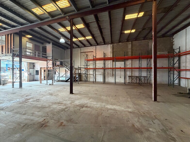 More Photos Of 1923 Republican St, Honolulu Warehouse For Lease