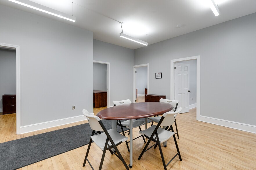 More Photos Of 424 E Grace St, Richmond Bank For Lease