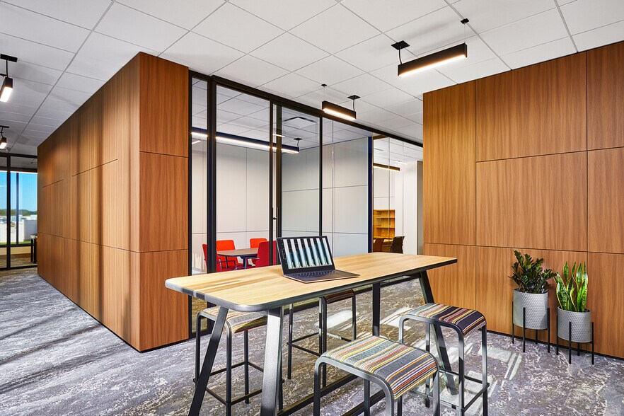 More Photos Of 255 John F Kennedy Rd, Dubuque Office For Lease