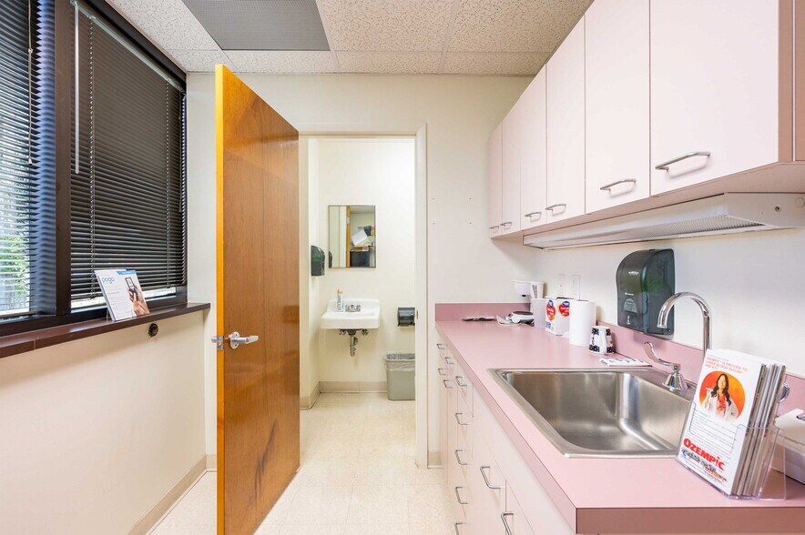 More Photos Of 6719 Gall Blvd, Zephyrhills Medical For Sale