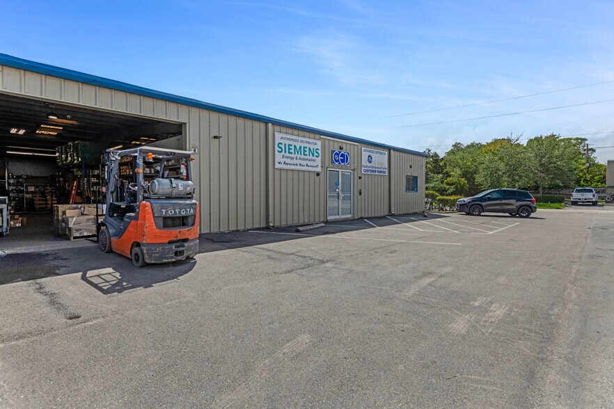 More Photos Of 809 Swift St, Daytona Beach Warehouse For Lease