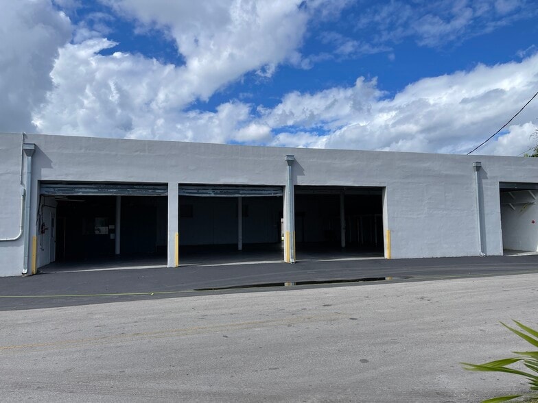 More Photos Of 5731 SW 23rd St, West Park Auto Repair For Lease