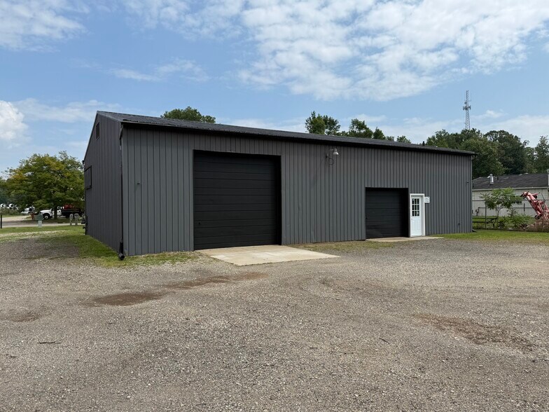 More Photos Of 811 Kim Dr, Mason Warehouse For Lease