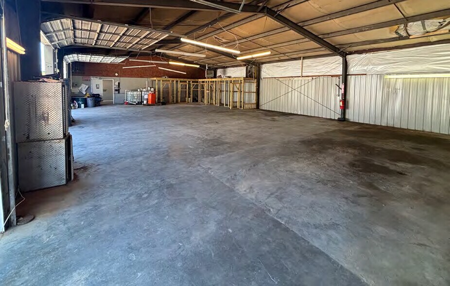 More Photos Of 422 S 40th St, Springdale Unknown For Lease