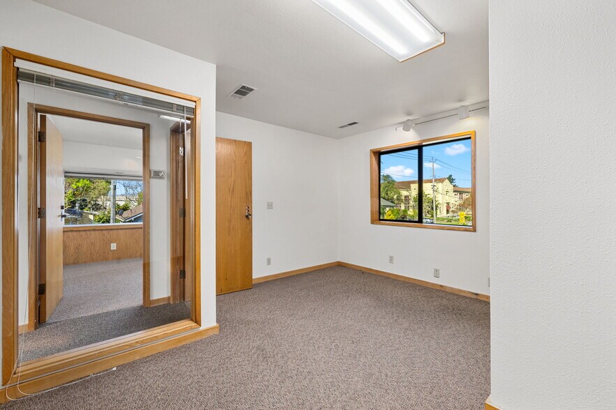 More Photos Of 610 Davis St, Santa Rosa Office Residential For Sale