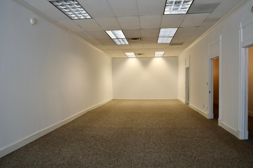 More Photos Of 124-128 E Morgan St, Martinsville Storefront Retail Office For Sale