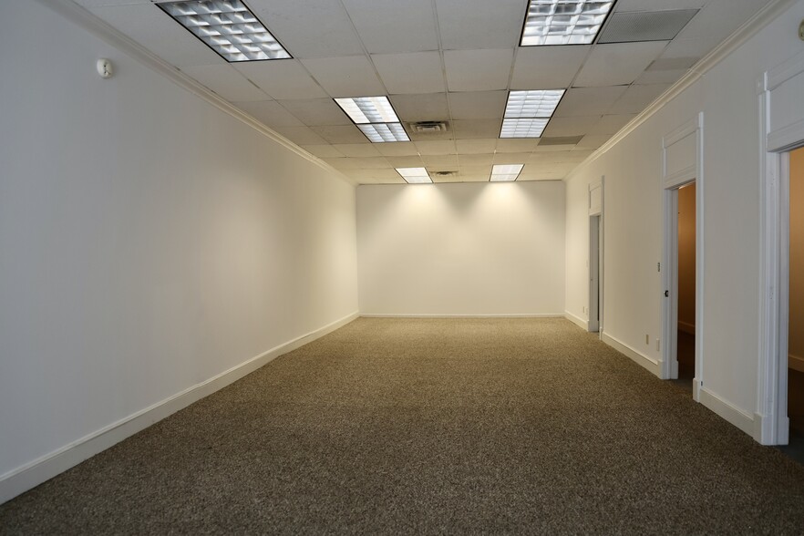 More Photos Of 124 E Morgan St, Martinsville Storefront Retail Office For Sale