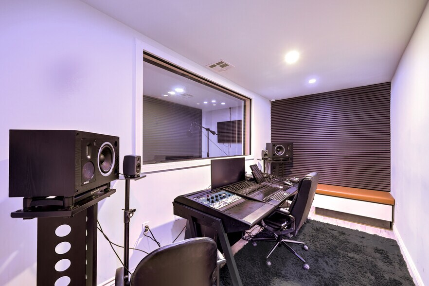 More Photos Of 621 S 10th St, Las Vegas Loft Creative Space For Sale