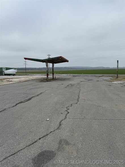 More Photos Of 17353 Oklahoma 100, Webbers Falls Land For Sale