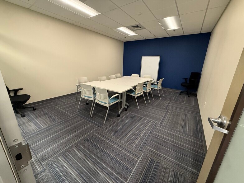 More Photos Of 1024 W Rosedale St, Fort Worth Unknown For Lease