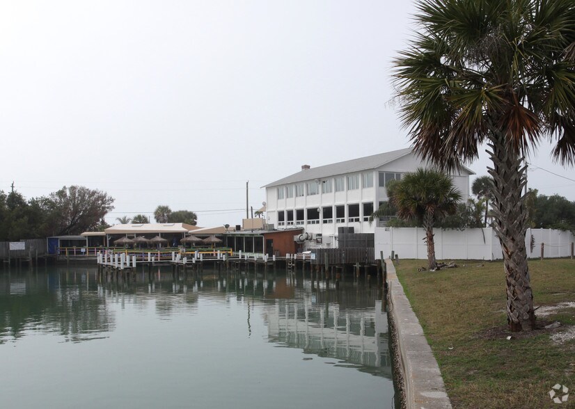 More Photos Of 1855 Gulf Blvd, Englewood Bar For Sale