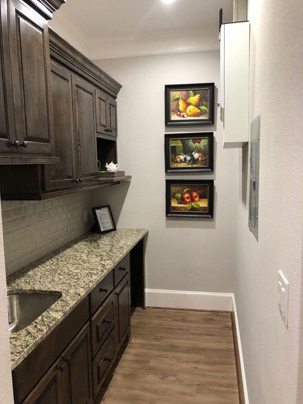 More Photos Of 12250 Queenston Blvd, Houston Office For Lease