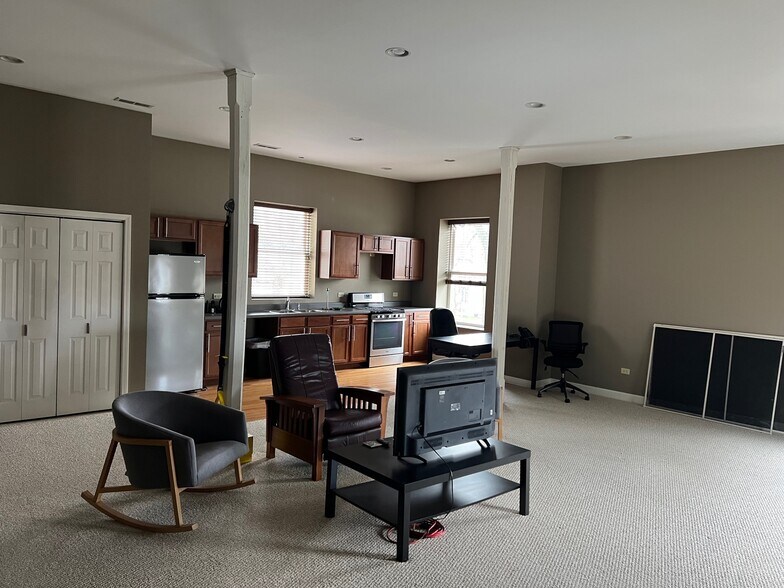 More Photos Of 127 W Taylor St, Grant Park Multifamily For Sale