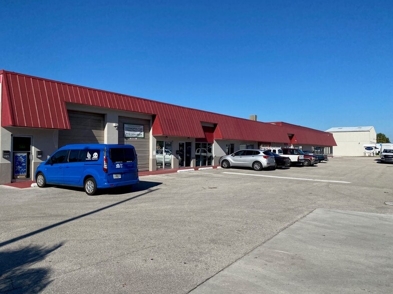 More Photos Of 3700-3758 SE Dixie Hwy, Stuart General Retail For Lease