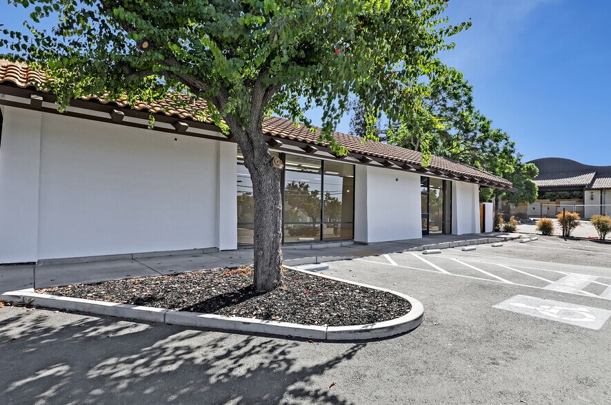 More Photos Of 190 Washington Blvd, Fremont Freestanding For Lease