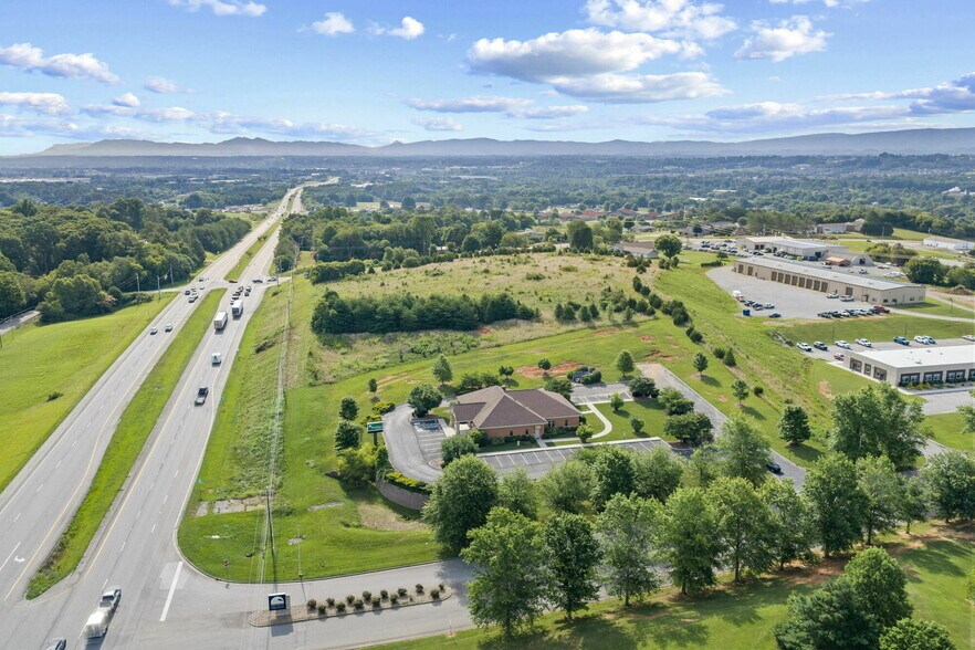 More Photos Of 326 Partnership Pky, Maryville Loft Creative Space For Sale