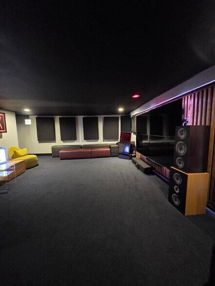 More Photos Of 1415 N Ashland Ave, Chicago Storefront Retail Residential For Lease