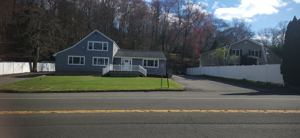 More Photos Of 410 E Main St, Centerport Office Residential For Sale