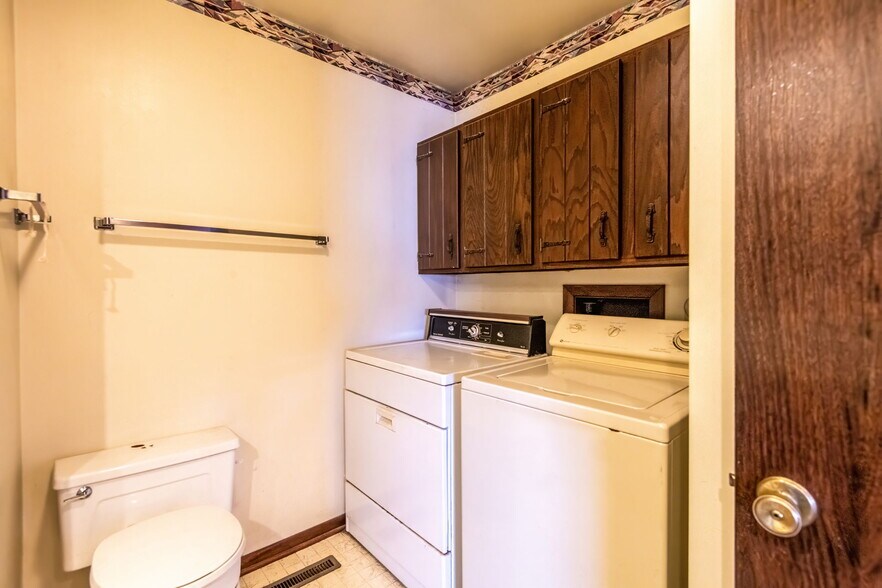 More Photos Of 812 6th St, Harlan Apartments For Sale