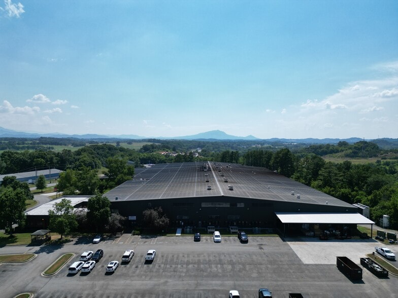 More Photos Of 128 River Bend Dr, Sevierville Manufacturing For Lease