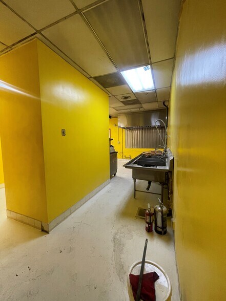 More Photos Of 1041 E Avenue J, Lancaster Unknown For Lease