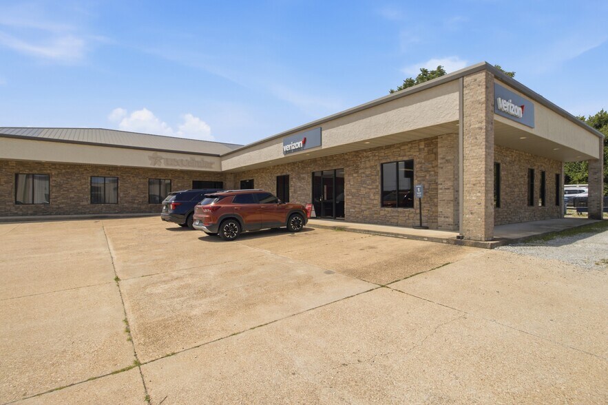 More Photos Of 1213 Highway 63, Houston General Retail For Sale