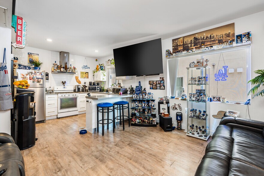 More Photos Of 845 Bunker Hill Ave, Los Angeles Apartments For Sale
