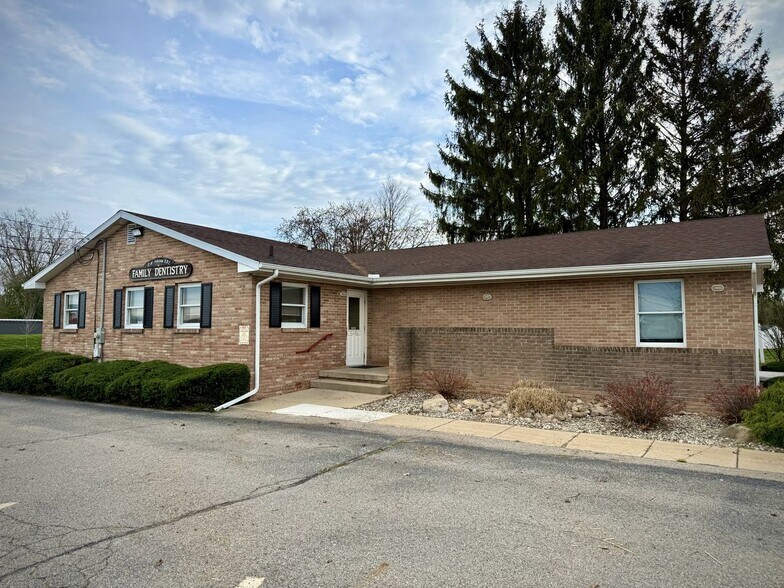 More Photos Of 923 N Oakland St, Saint Johns Medical For Lease