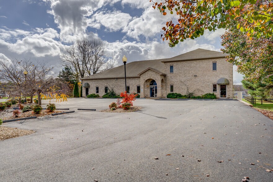 More Photos Of 1129 Thomas Jefferson Rd, Forest General Retail For Sale