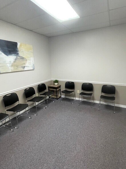 More Photos Of 1911 Mission 66, Vicksburg Medical For Lease