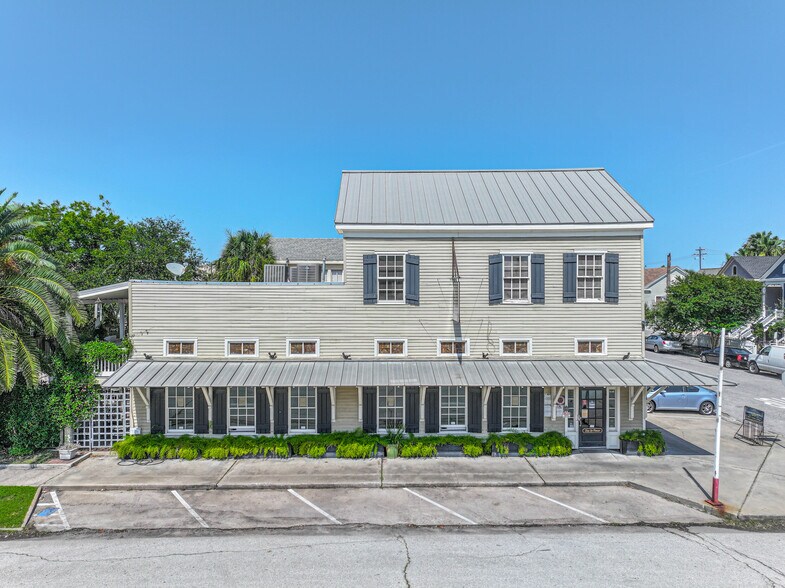 More Photos Of 628 14th St, Galveston General Retail For Sale