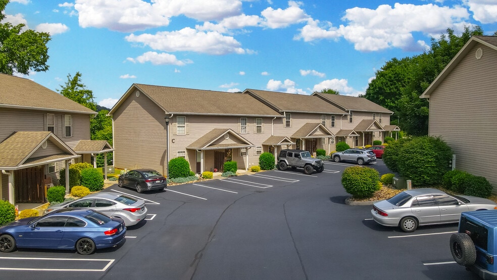 More Photos Of 3300 Boones Creek Village Ct, Jonesborough Apartments For Sale