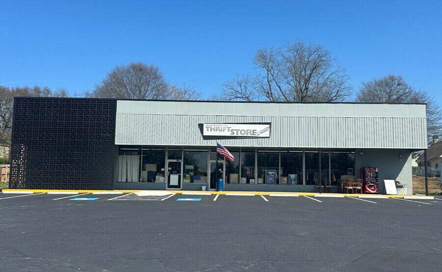 Primary Photo Of 1416 S Broad St, Commerce Convenience Store For Sale