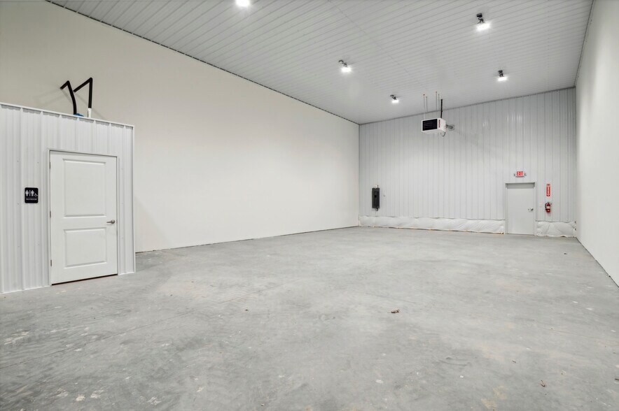 More Photos Of 1600 Porter Rd, Bear Distribution For Lease