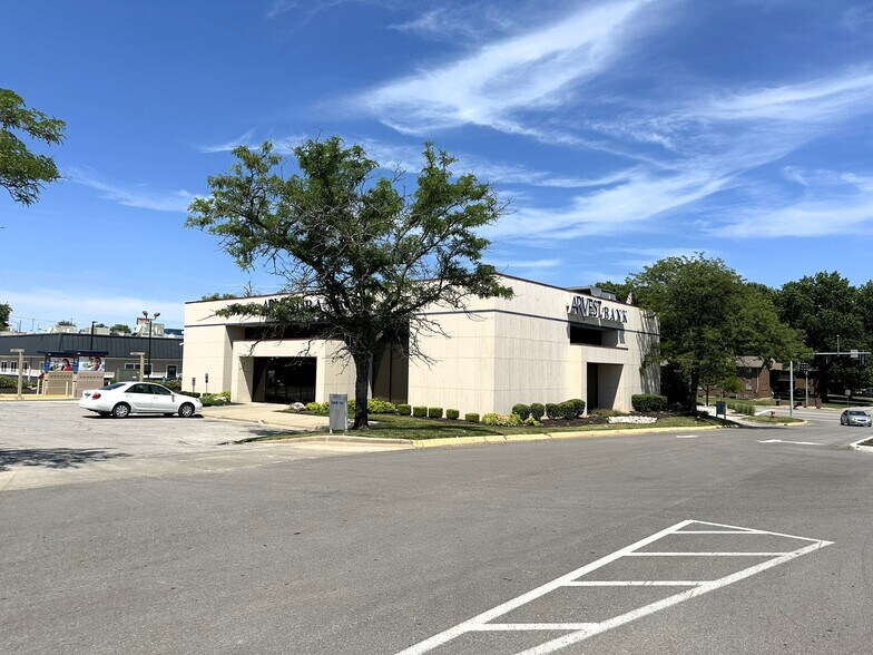 More Photos Of 4420-4484 S Noland Rd, Independence Unknown For Lease