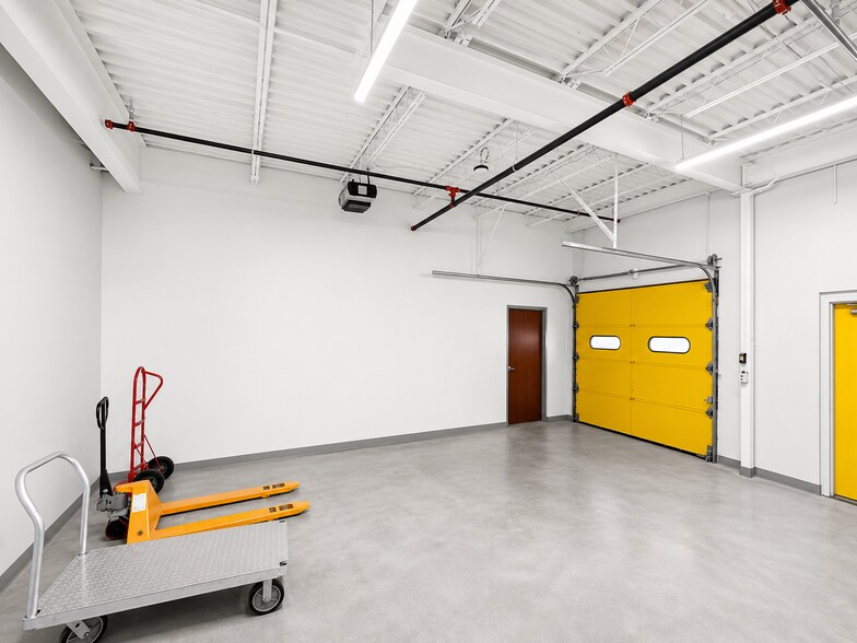More Photos Of 250 Turnpike Rd, Southborough Loft Creative Space For Sale