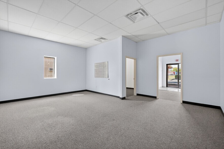 More Photos Of 300 Richey Rd, Leesburg Warehouse For Sale