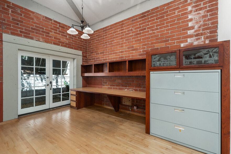 More Photos Of 580 Broadway St, Laguna Beach Office For Lease