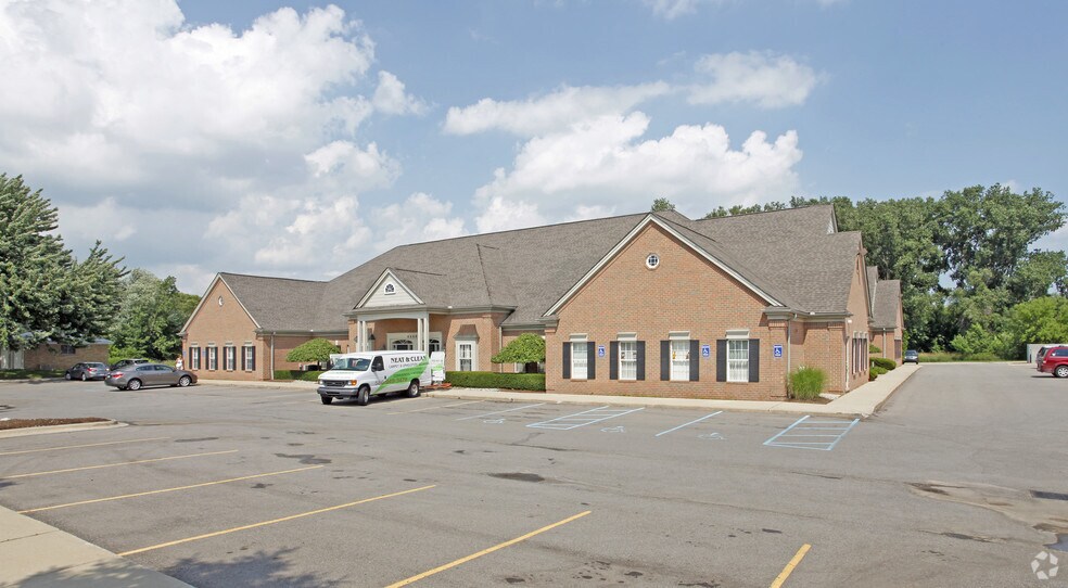 Primary Photo Of 46600 Romeo Plank Rd, Macomb Office For Lease