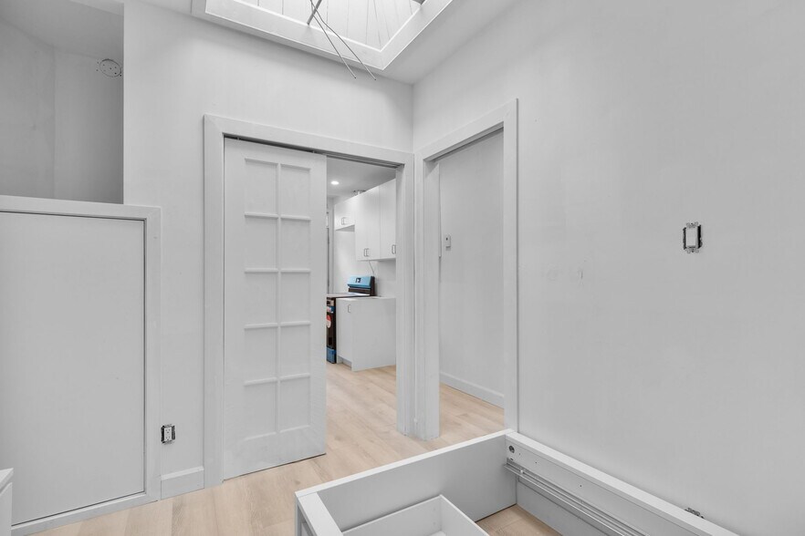 More Photos Of 4568 Rue Boyer, Montréal Apartments For Sale