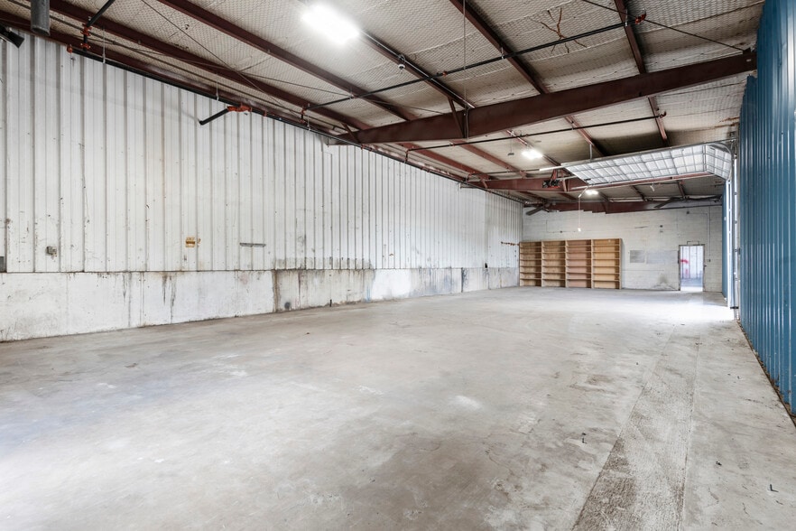 More Photos Of 1511 W Broadway St, Ardmore Auto Dealership For Sale