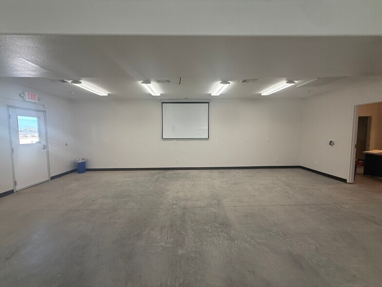 More Photos Of 5805 S FM 1788, Midland Warehouse For Lease