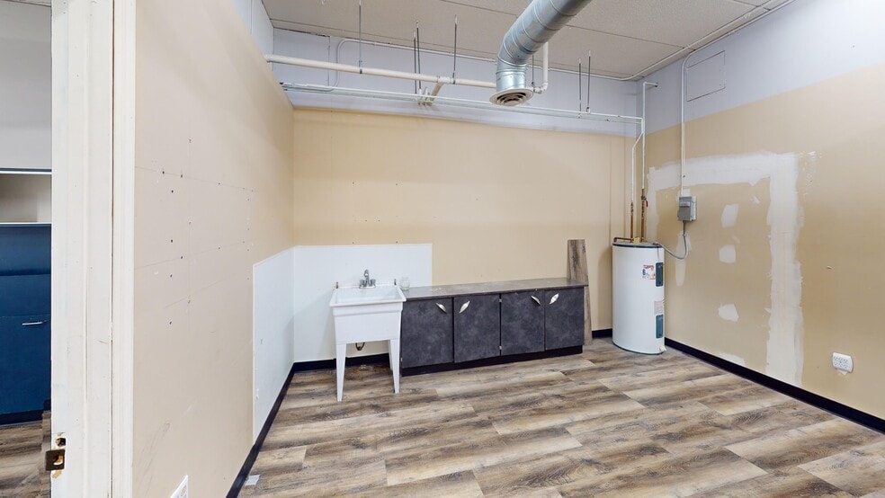 More Photos Of 712 University Ave W, Saint Paul Storefront For Lease