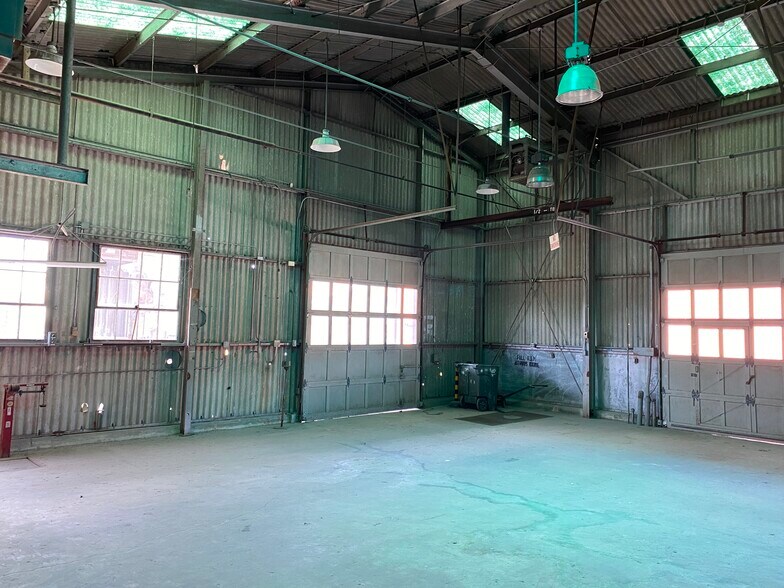 More Photos Of 1547 W Poplar St, San Antonio Warehouse For Sale