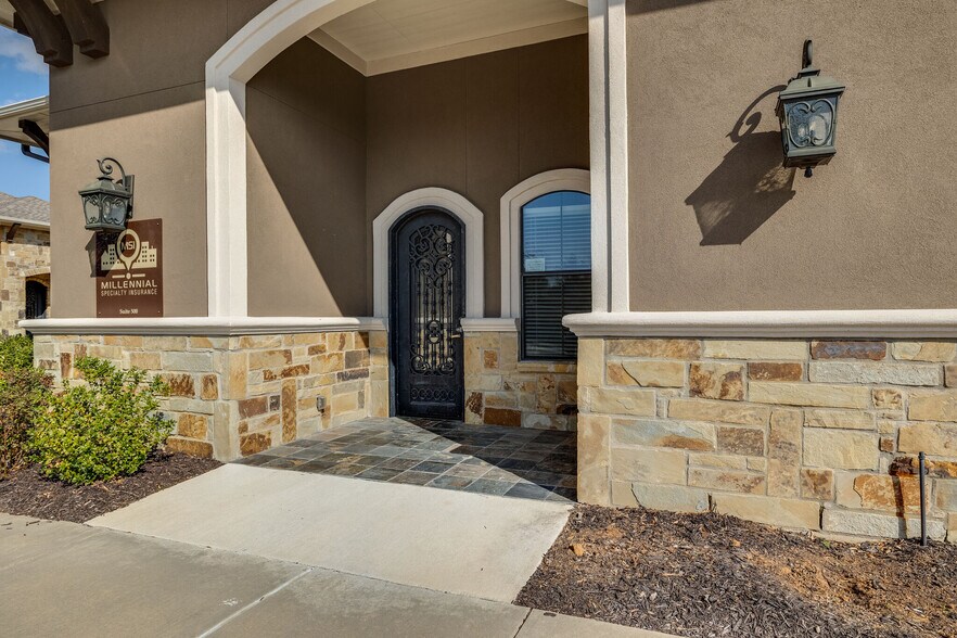 More Photos Of 8821 Davis Blvd, Keller Medical For Lease