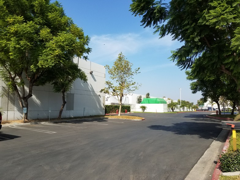 More Photos Of 13816 Magnolia Ave, Chino Warehouse For Lease
