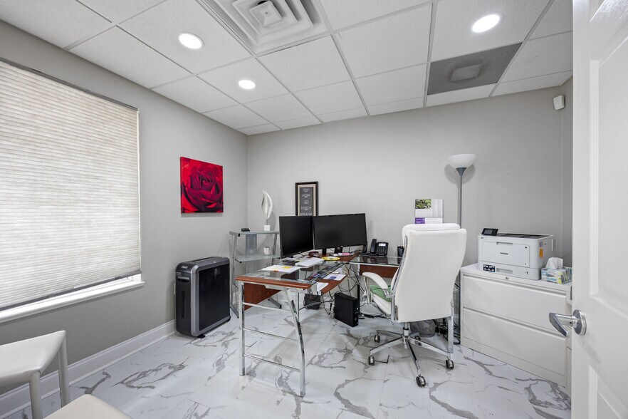 More Photos Of 8255 Wickham Rd, Melbourne Office For Lease